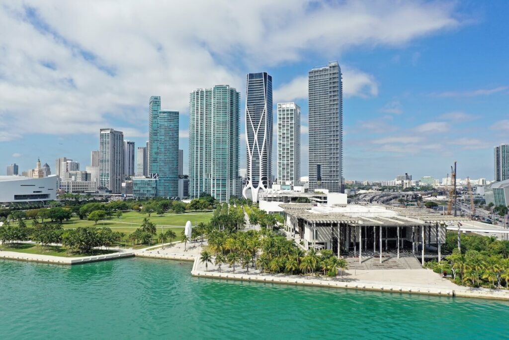 Aerial view of Perez Art Museum, Museum Park and waterfront buildings in Miami