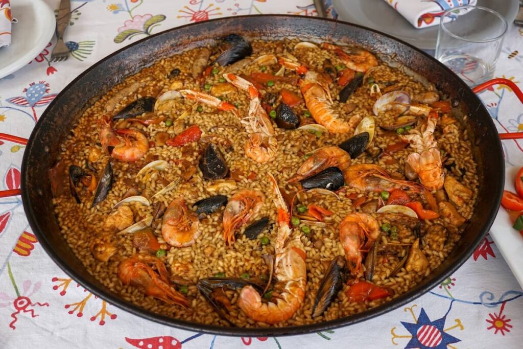 pan of paella de marisco (seafood paella)
