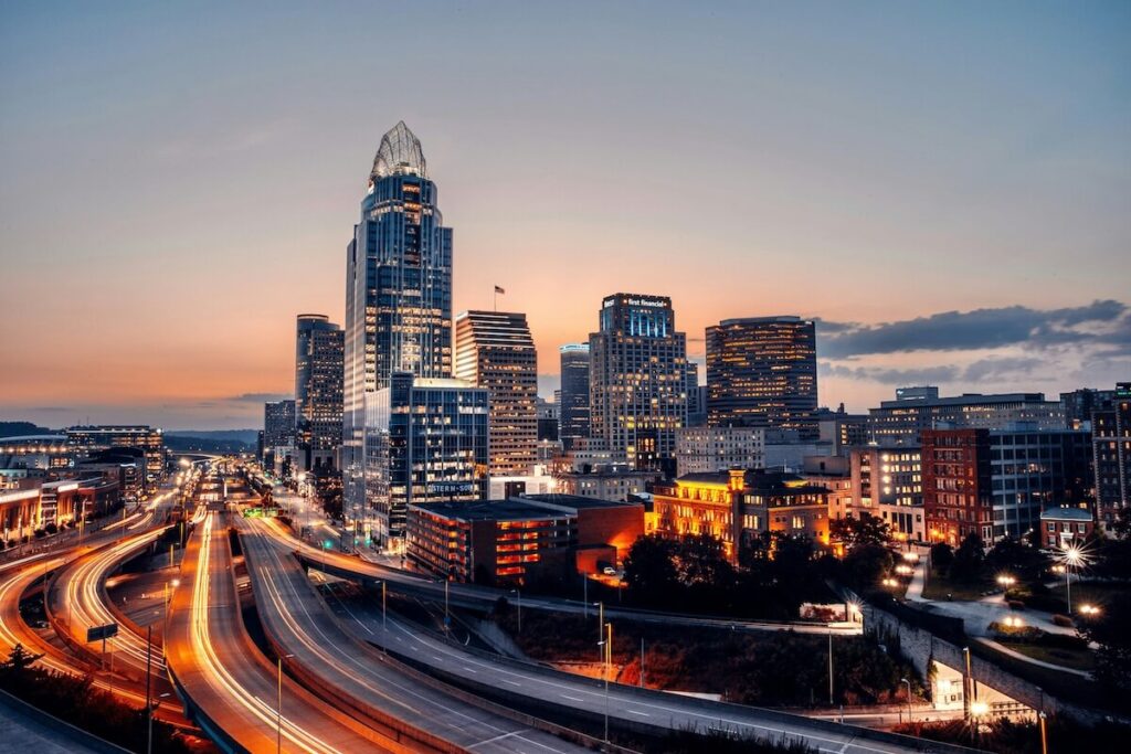 evening time lapse shot of Cincinnati, Ohio
