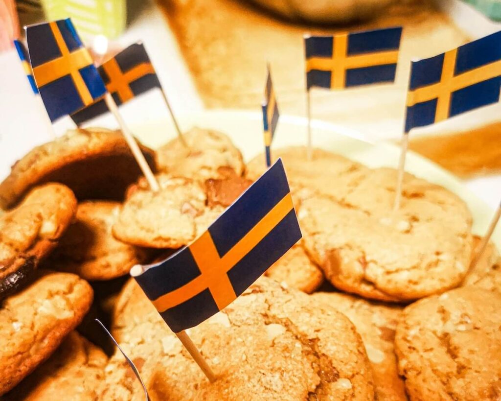 cookies with Swedish flags