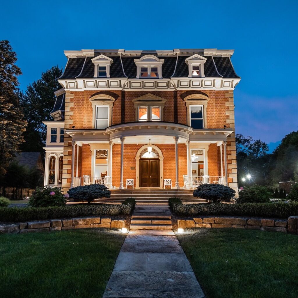 Steele Mansion Inn at night