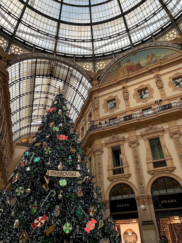 Christmas tree inside the Galleria Vittorio Emanuele II