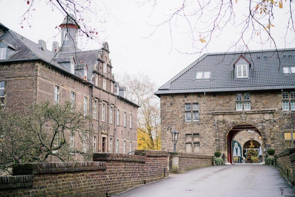 entrance to the Schlosshotel Hugenpoet