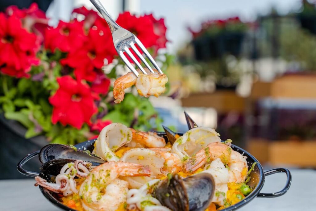paella on black pan