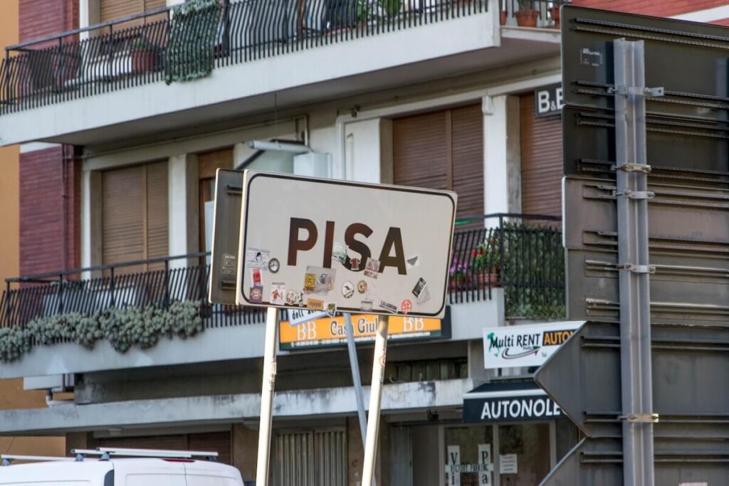 Pisa signboard