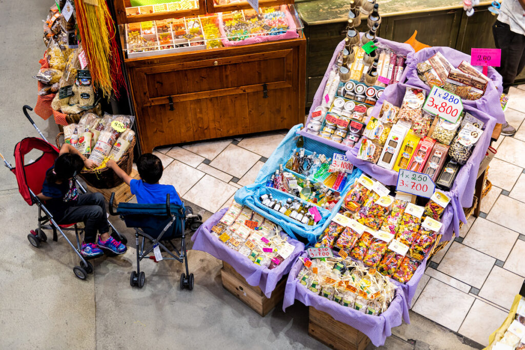 Firenze Mercato Centrale with Italian packaged dry spices, souvenirs, and gifts