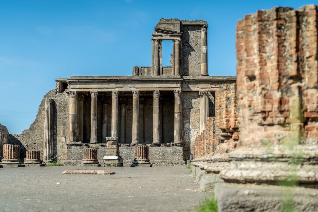 monumental building in herculaneum