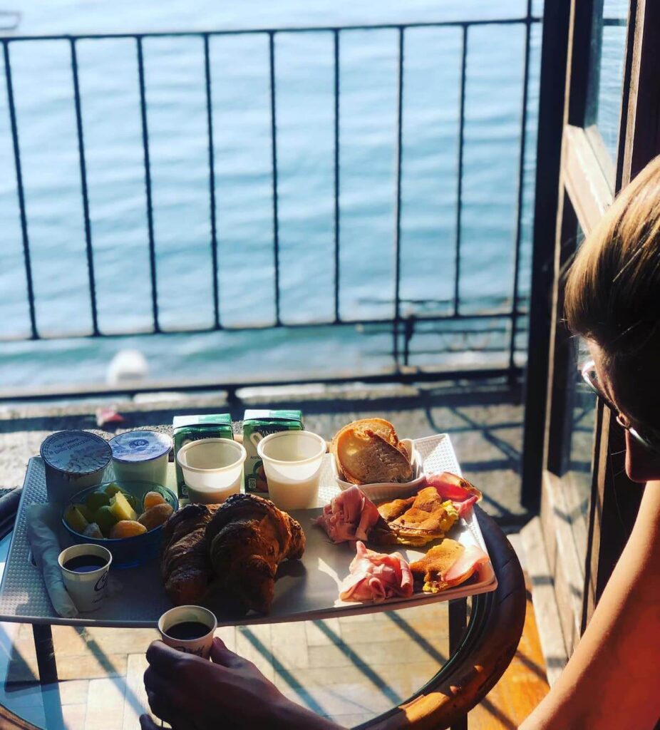 eating breakfast at bb vista mare