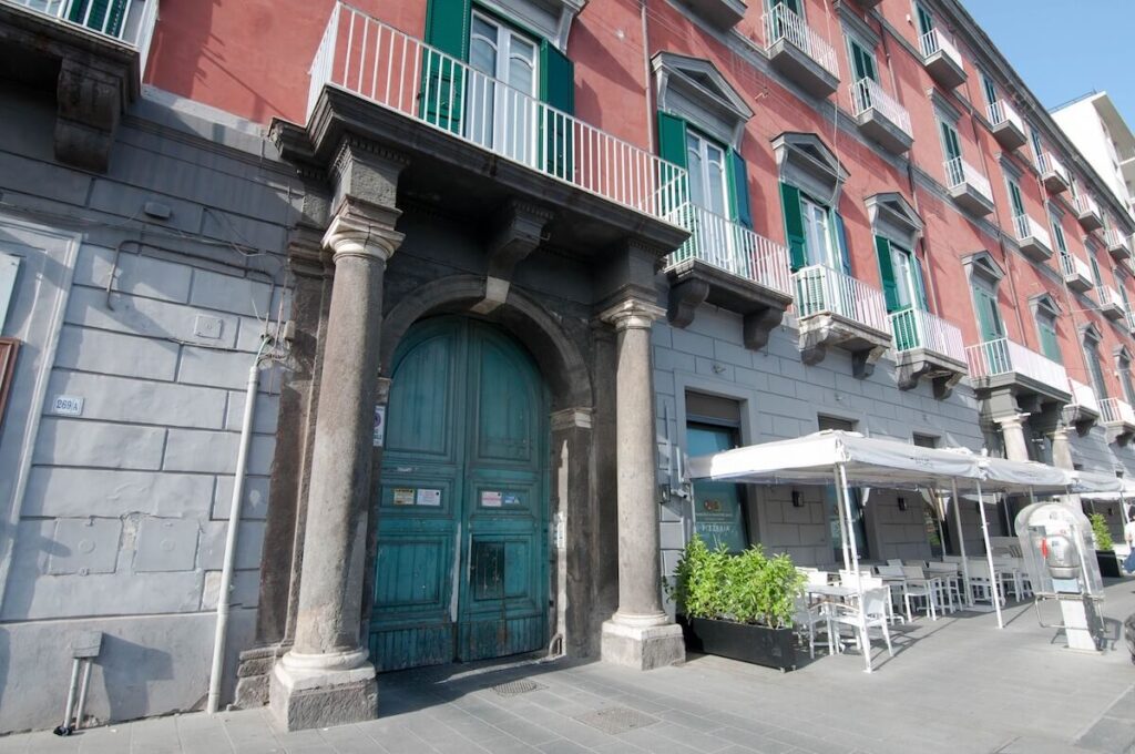 relais bijoux napoli historic facade