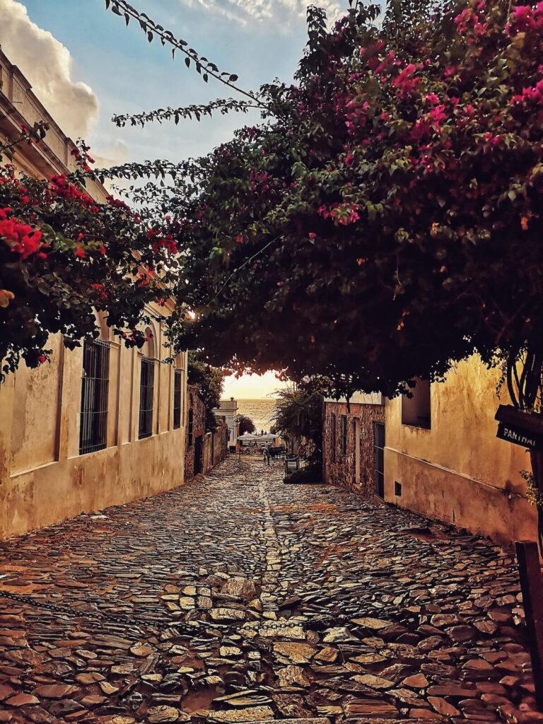 historic street in colonia del sacramento