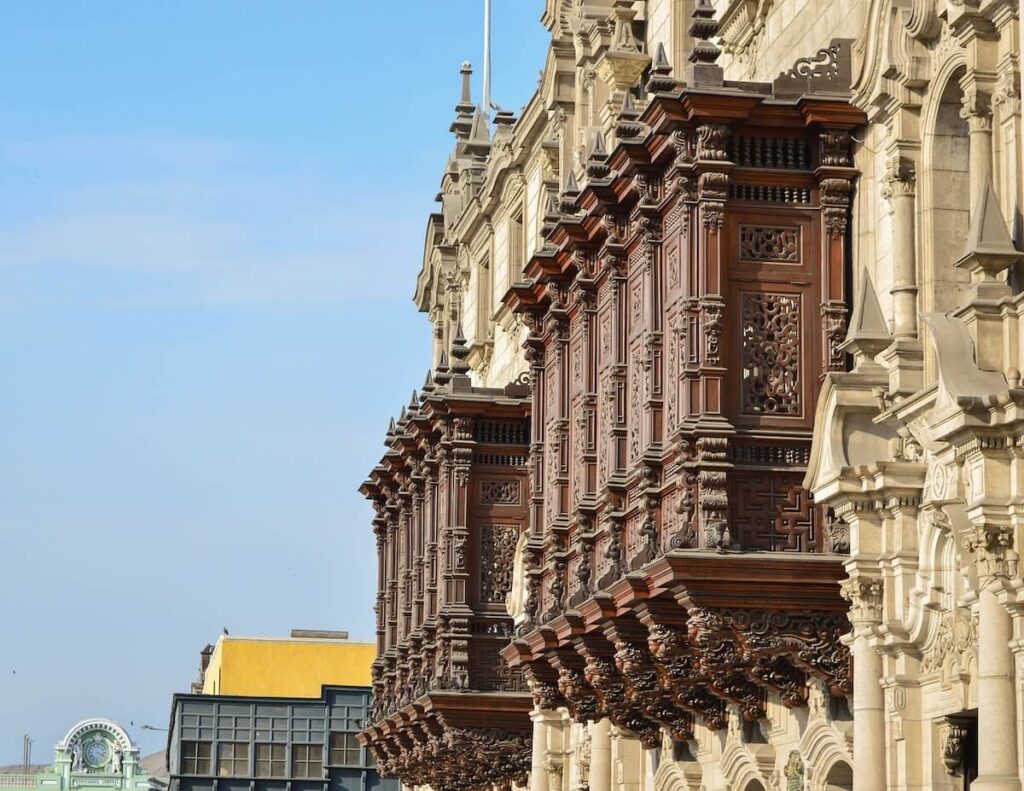 colonial lima buildings close up