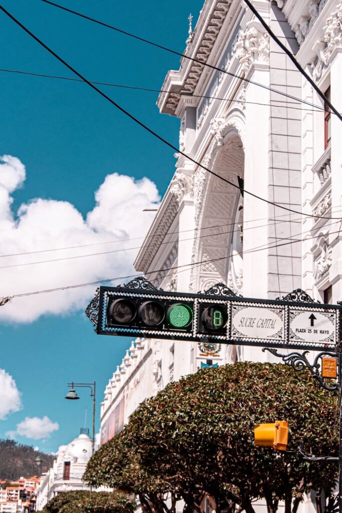 sucre capital road sign