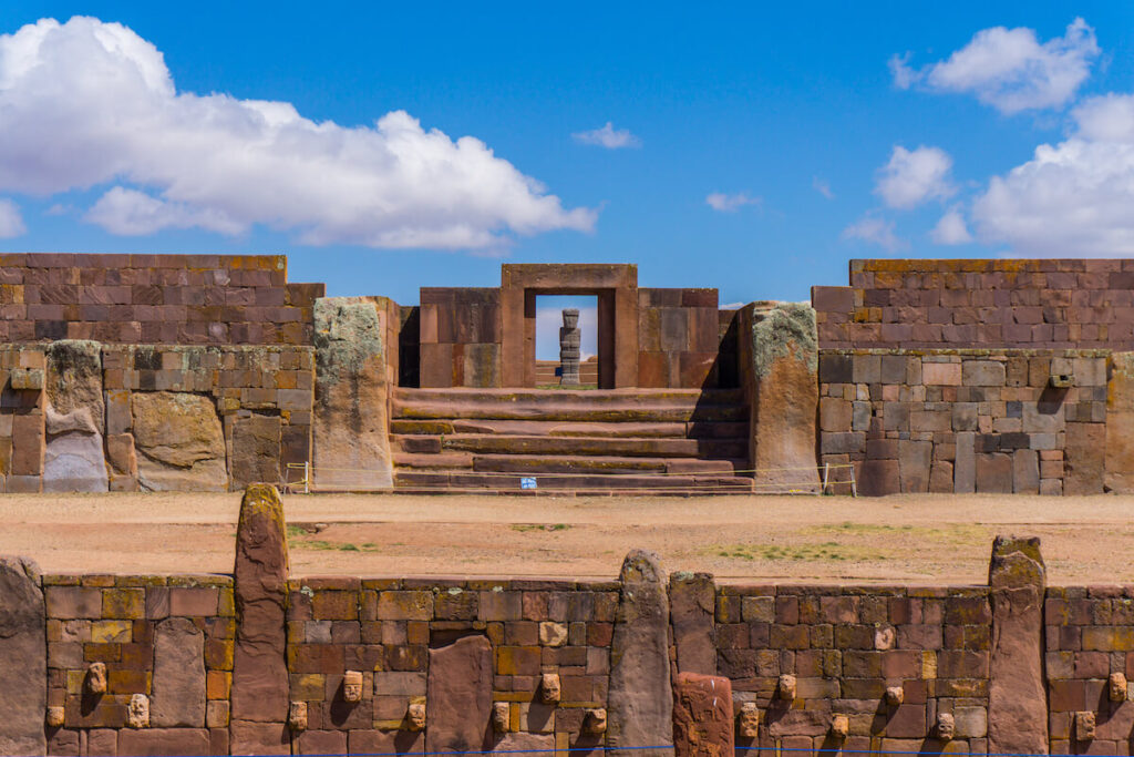 tiwanaku monumental ruins