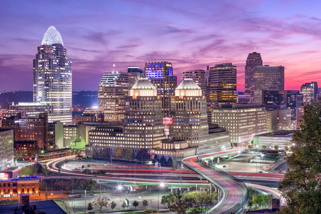 Cincinnati, Ohio, USA cityscape at twilight