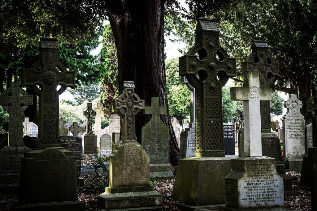 Irish crosses in Glasnevin Cemetery