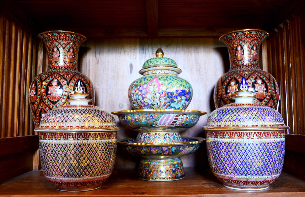 Benjarong potteries in various colors