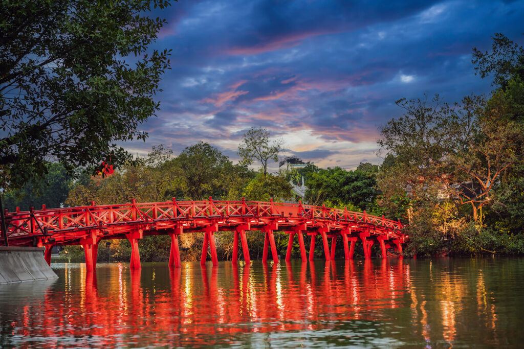 bridge over Hoan Kiem Lake