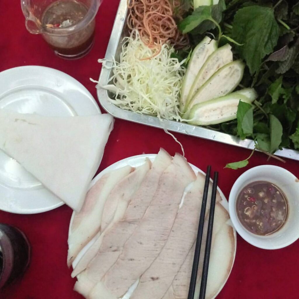 banh trang cuon thit heo, a Da Nang specialty