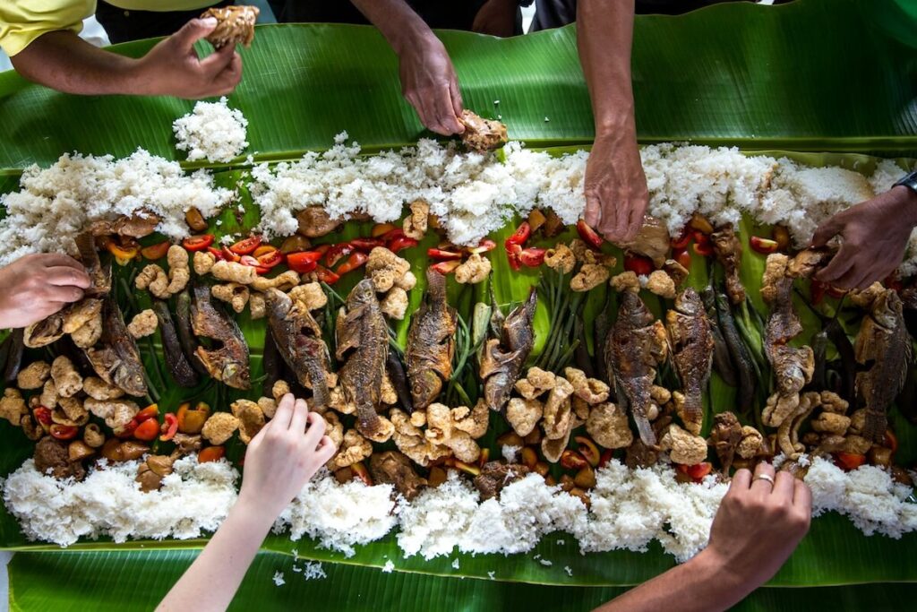 Filipino boodle fight