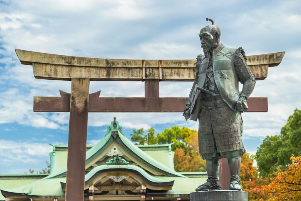 Toyotomi Hideyoshi statue in front of Hokoku shrine