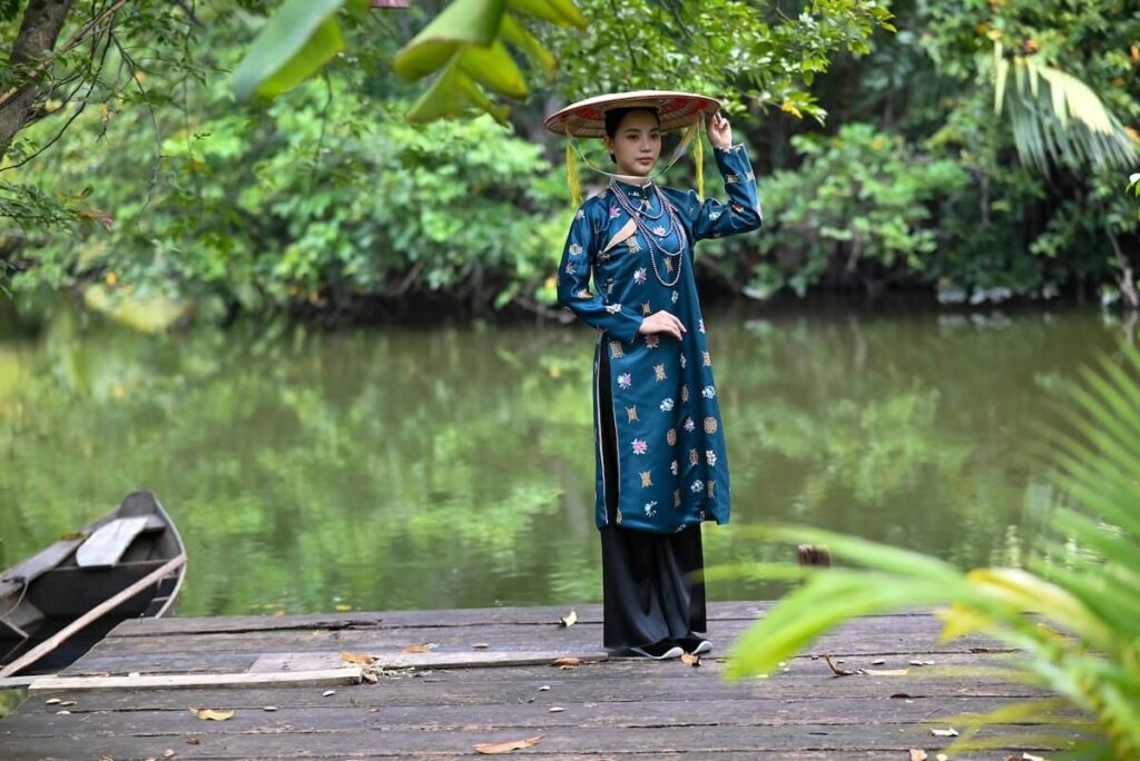 woman wearing ao dai and non la