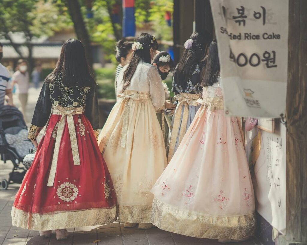 ladies wearing hanbok in Seoul, South Korea