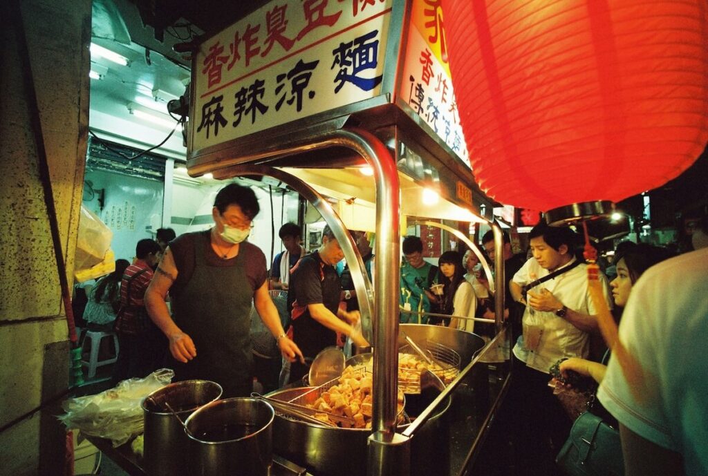 people buying street food in Taipei