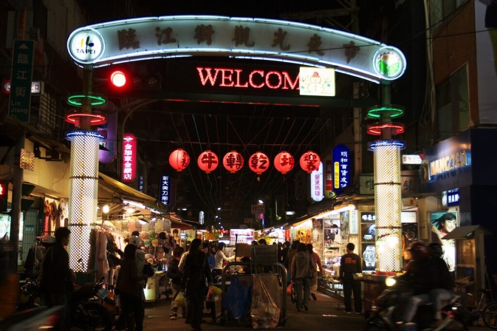 entrance to Linjiang Street Night Market