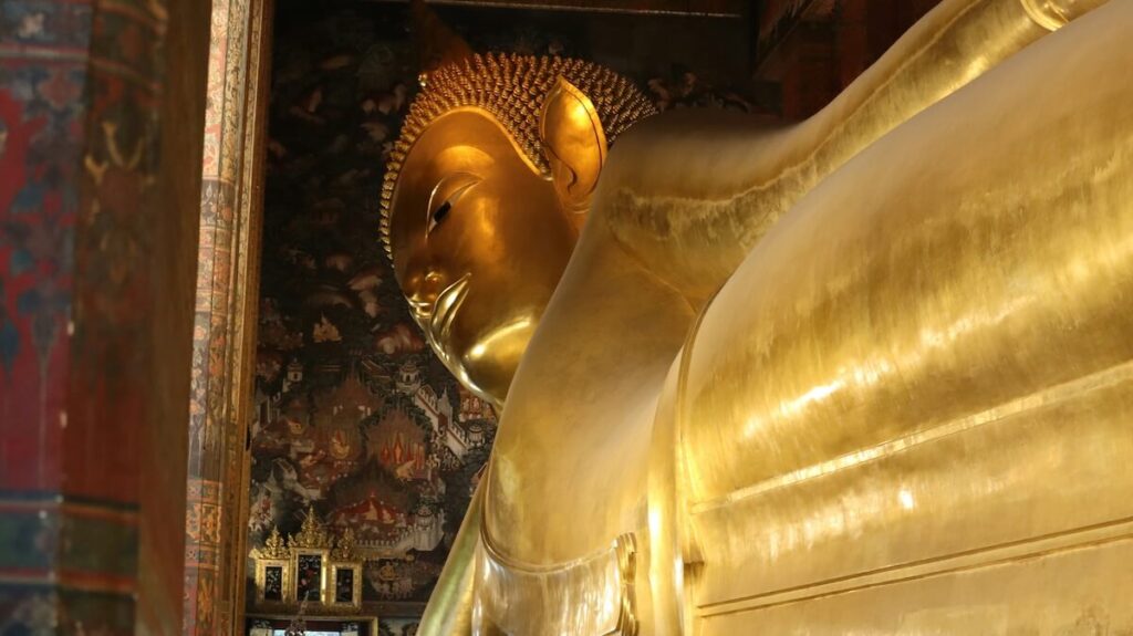 reclining Buddha statue at Wat Pho