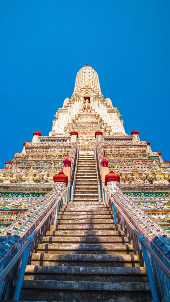 worm's eye view of Wat Arun spire