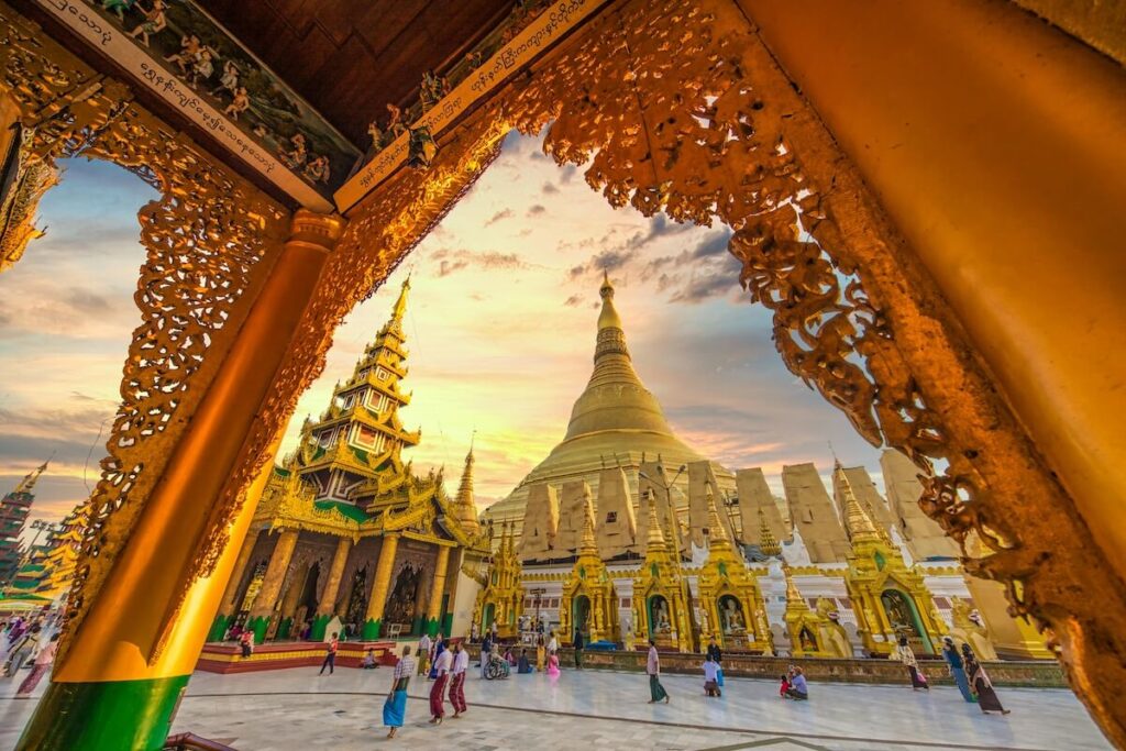 worm's eye view of Shwedagon Pagoda