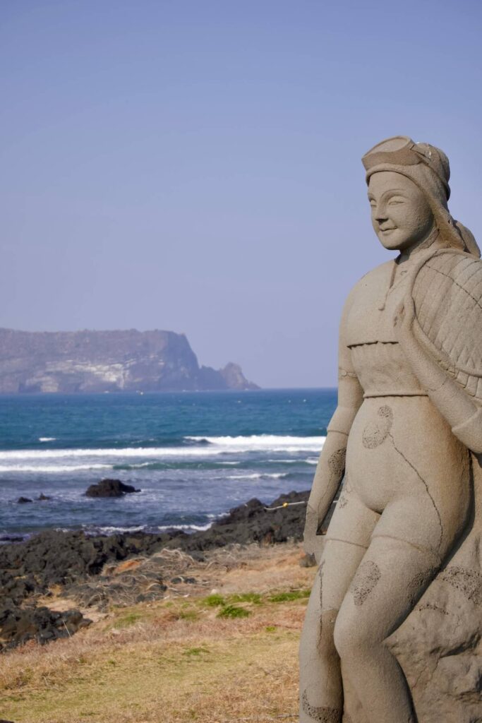 statue of haenyeo in Jeju