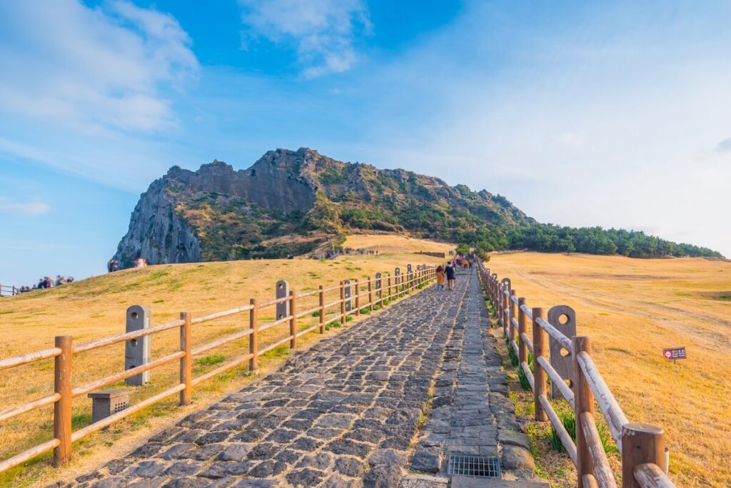 trail to Seongsan Ilchulbong peak