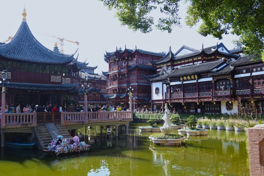 tourists at Yu Garden