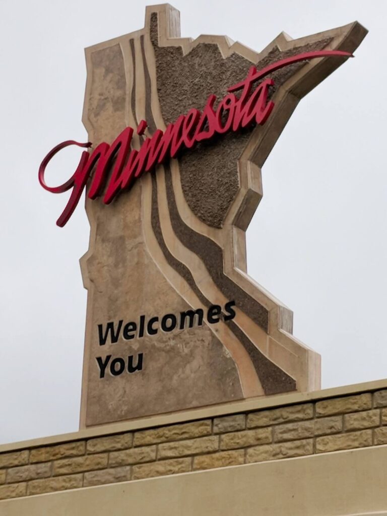 Minnesota welcome sign