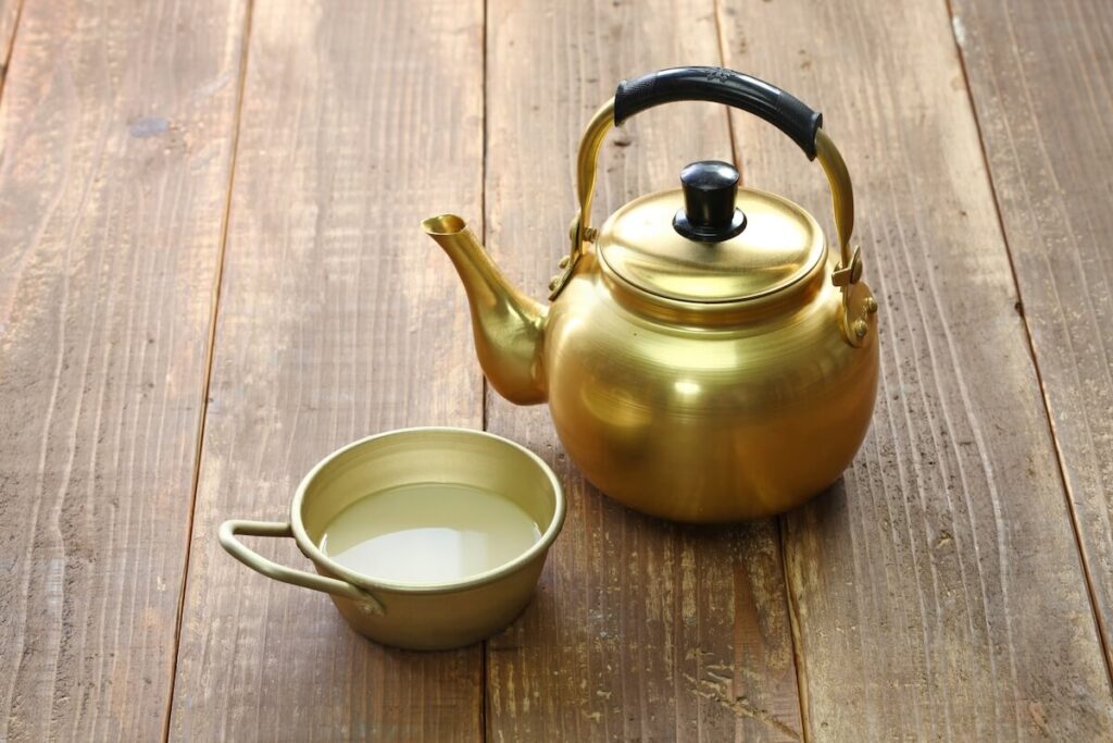 kettle and bowl of makgeolli