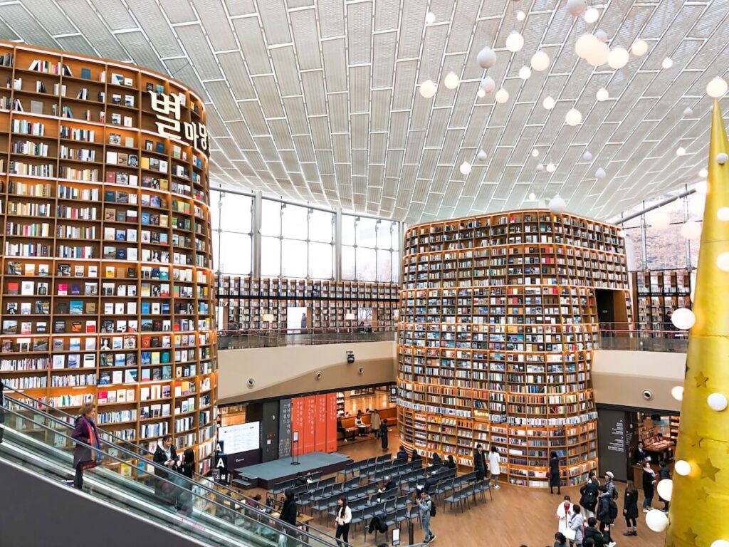panoramic view of Starfield Library in COEX Mall