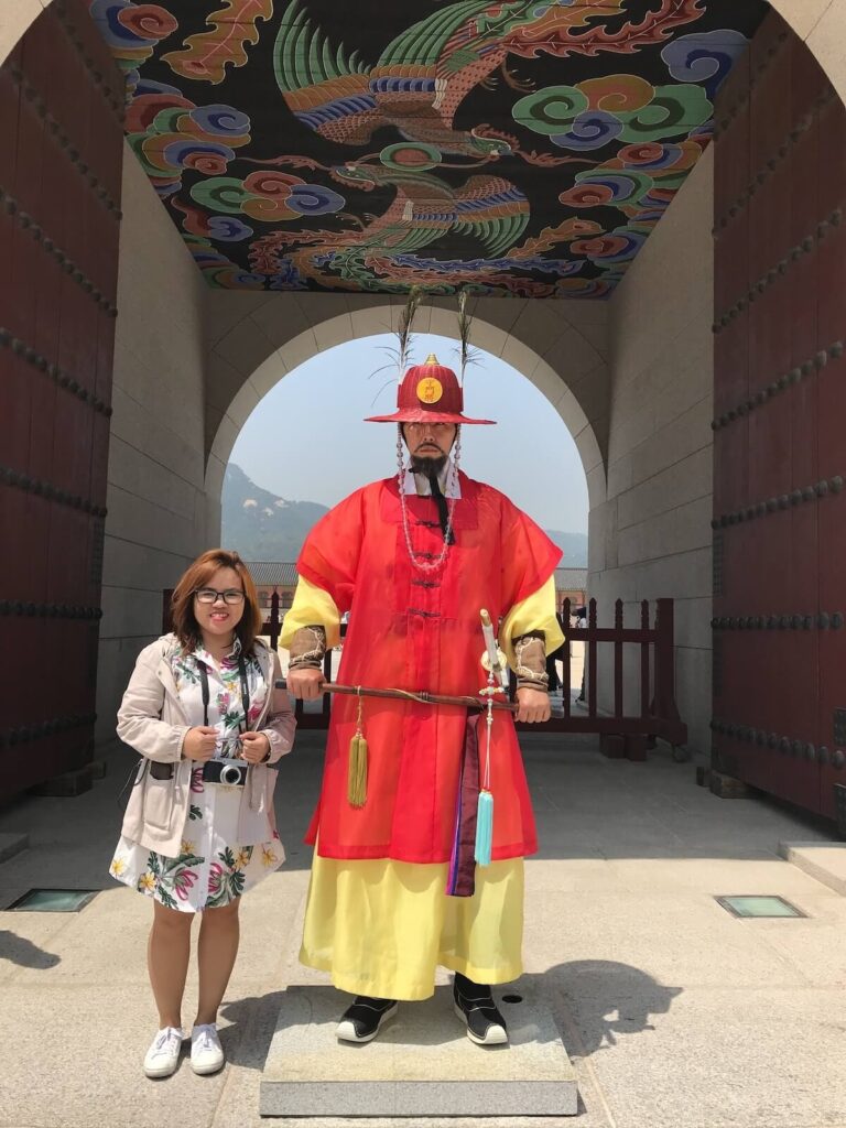 posing with Palace Guard in Gwanghwamun